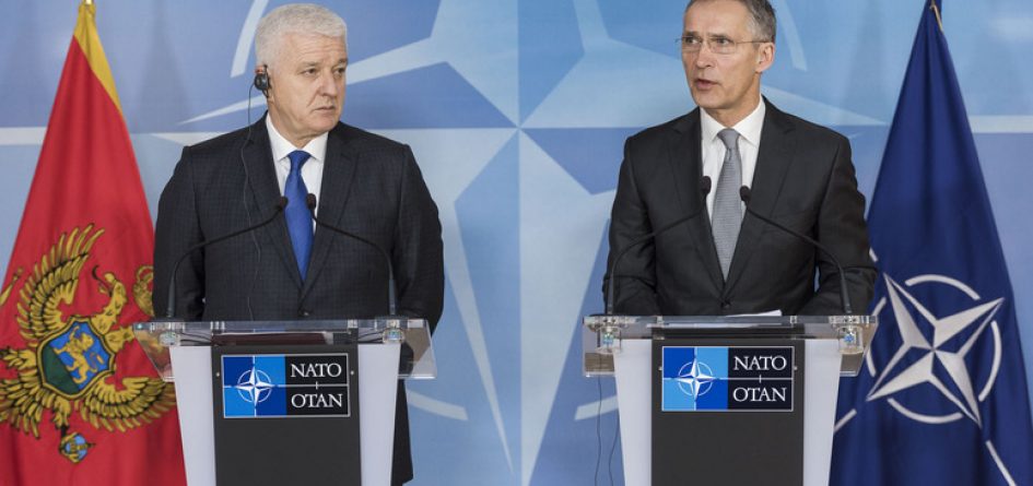 Le Premier ministre du Monténégro, Dusko Markovic, et le secrétaire général de l’OTAN, Jens Stoltenberg, lors d’une conférence de presse commune.