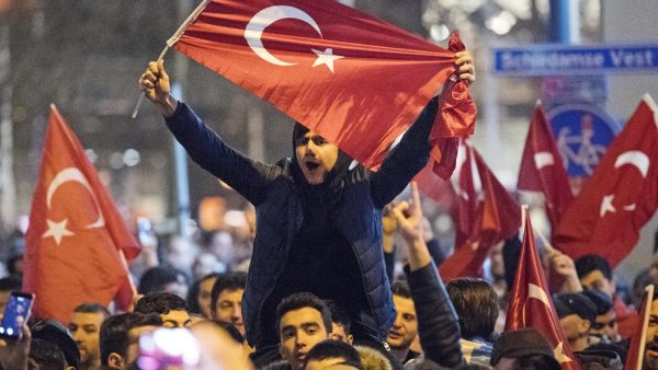 manifestants turcs à Rotterdam