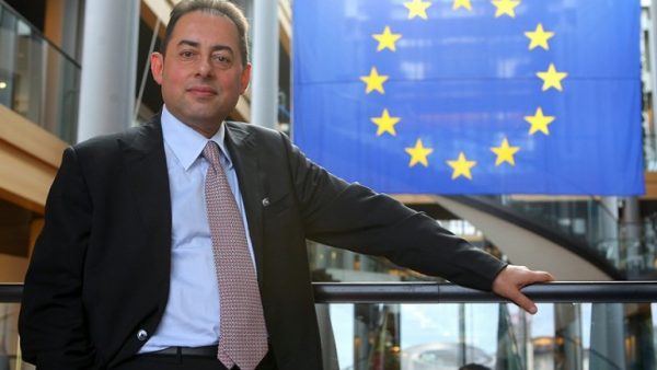 Gianni Pittella veut que Theresa May démissionne
